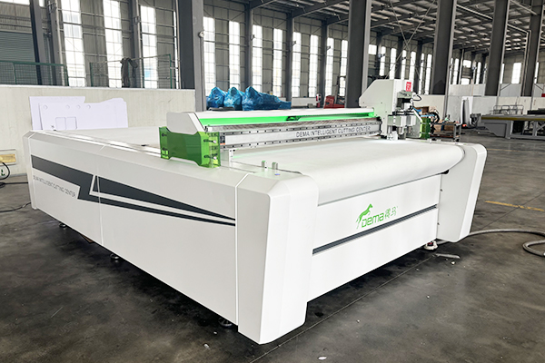 得馬高速裁切機F11